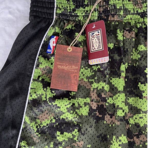 Mitchell Ness Mens NBA Toronto Raptors Swingman Basketball Shorts Camo L NWT - Picture 9 of 13